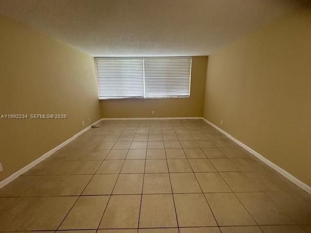 Active With Contract: $190,000 (1 beds, 1 baths, 699 Square Feet)