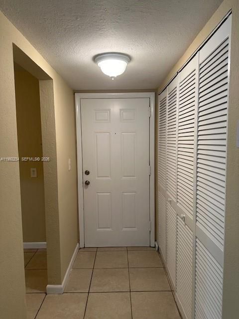 Active With Contract: $190,000 (1 beds, 1 baths, 699 Square Feet)