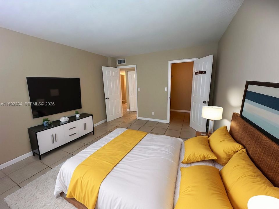 Active With Contract: $190,000 (1 beds, 1 baths, 699 Square Feet)