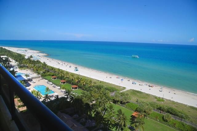 Active With Contract: $4,000 (1 beds, 2 baths, 861 Square Feet)