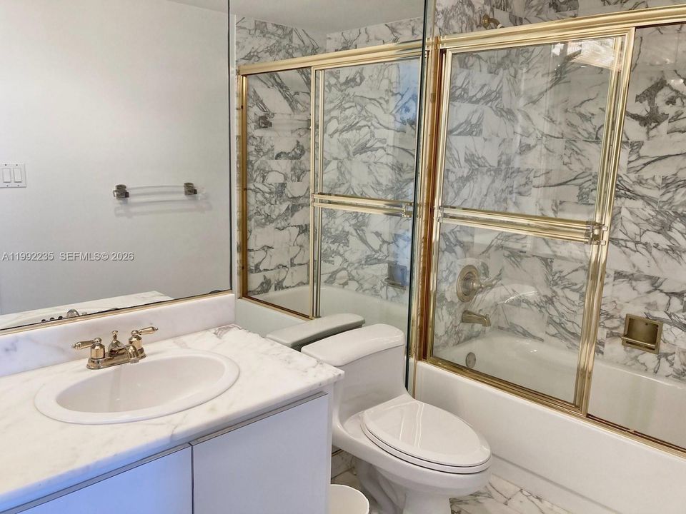 Active With Contract: $4,000 (1 beds, 2 baths, 861 Square Feet)