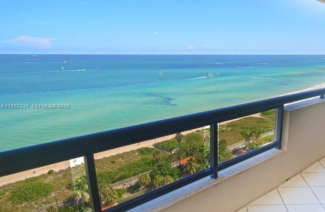 Active With Contract: $4,000 (1 beds, 2 baths, 861 Square Feet)