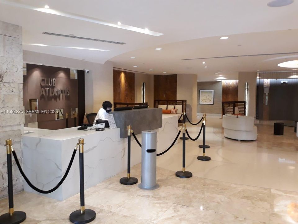 Active With Contract: $4,000 (1 beds, 2 baths, 861 Square Feet)