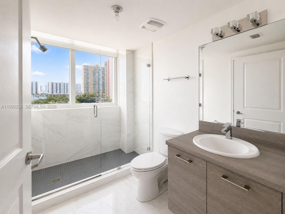 待售: $1,100,000 (3 贝兹, 2 浴室, 1705 平方英尺)