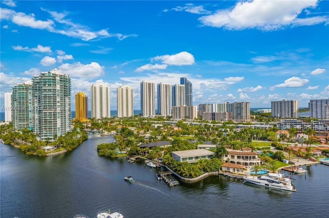 For Sale: $1,100,000 (3 beds, 2 baths, 1705 Square Feet)