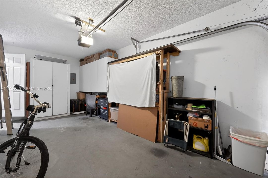 Activo con contrato: $215,000 (2 camas, 2 baños, 1054 Pies cuadrados)
