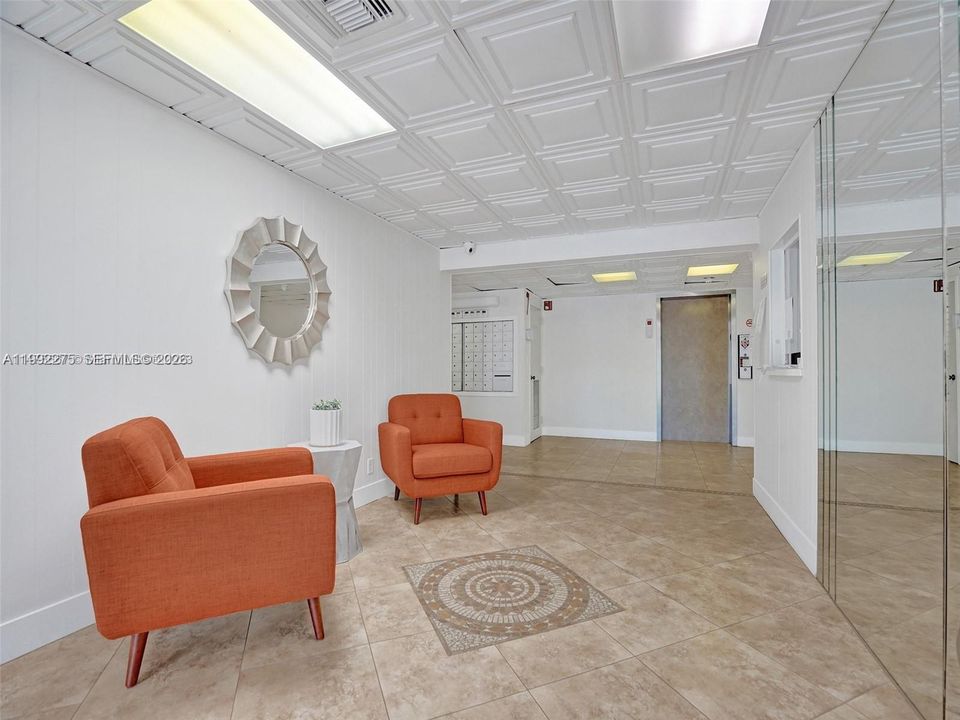 Под контрактом: $365,000 (2 спален, 2 ванн, 990 Квадратных фут)