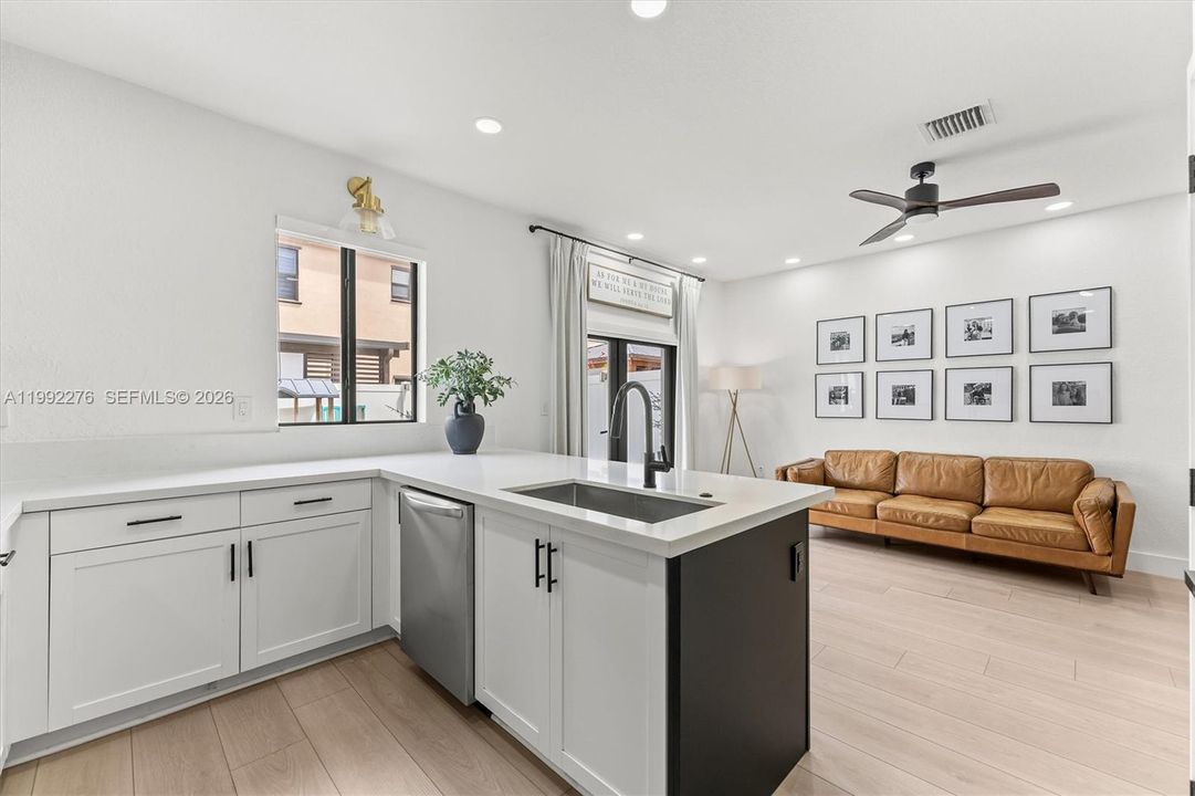 На продажу: $525,000 (3 спален, 2 ванн, 1650 Квадратных фут)