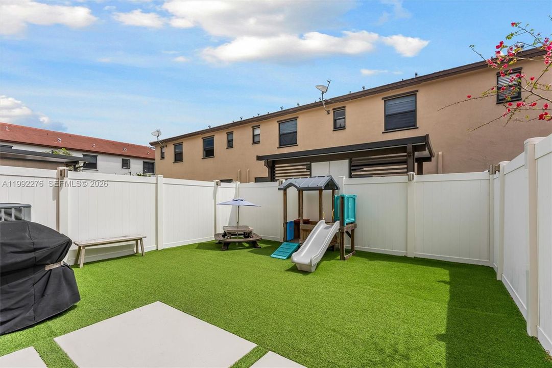 На продажу: $525,000 (3 спален, 2 ванн, 1650 Квадратных фут)