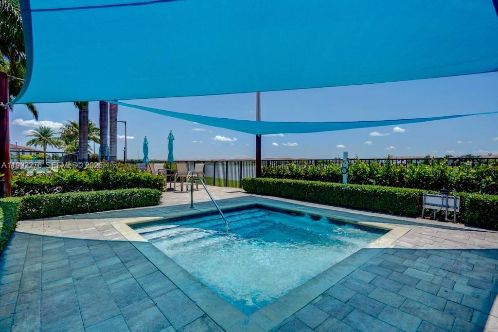 На продажу: $525,000 (3 спален, 2 ванн, 1650 Квадратных фут)