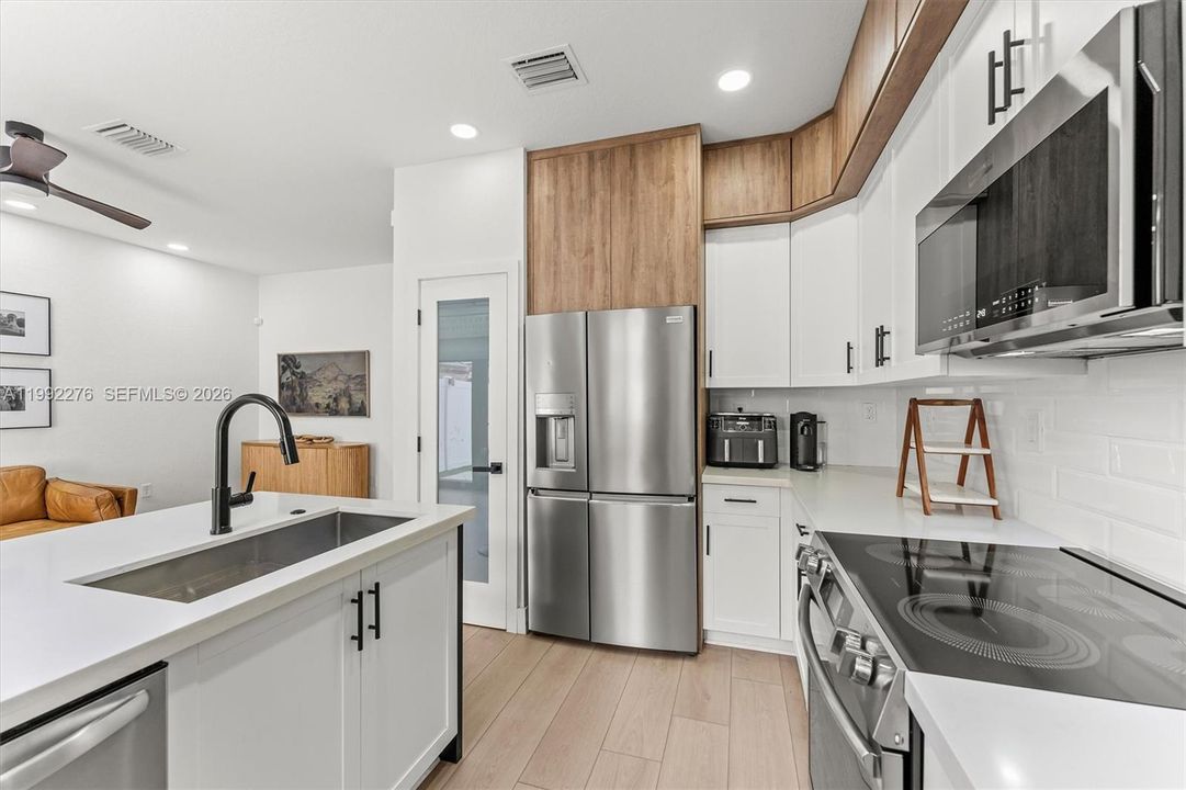 На продажу: $525,000 (3 спален, 2 ванн, 1650 Квадратных фут)