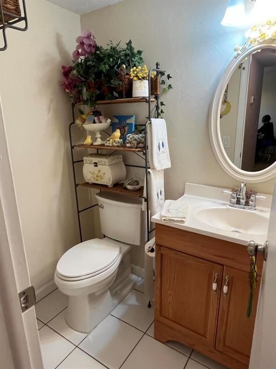 2nd/guest bathroom