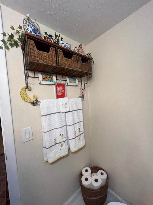 2nd/guest bathroom