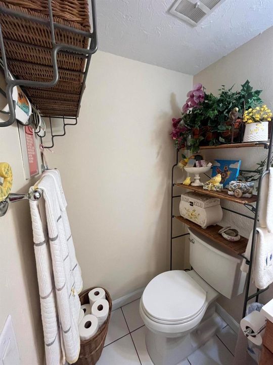 guest/2nd bathroom