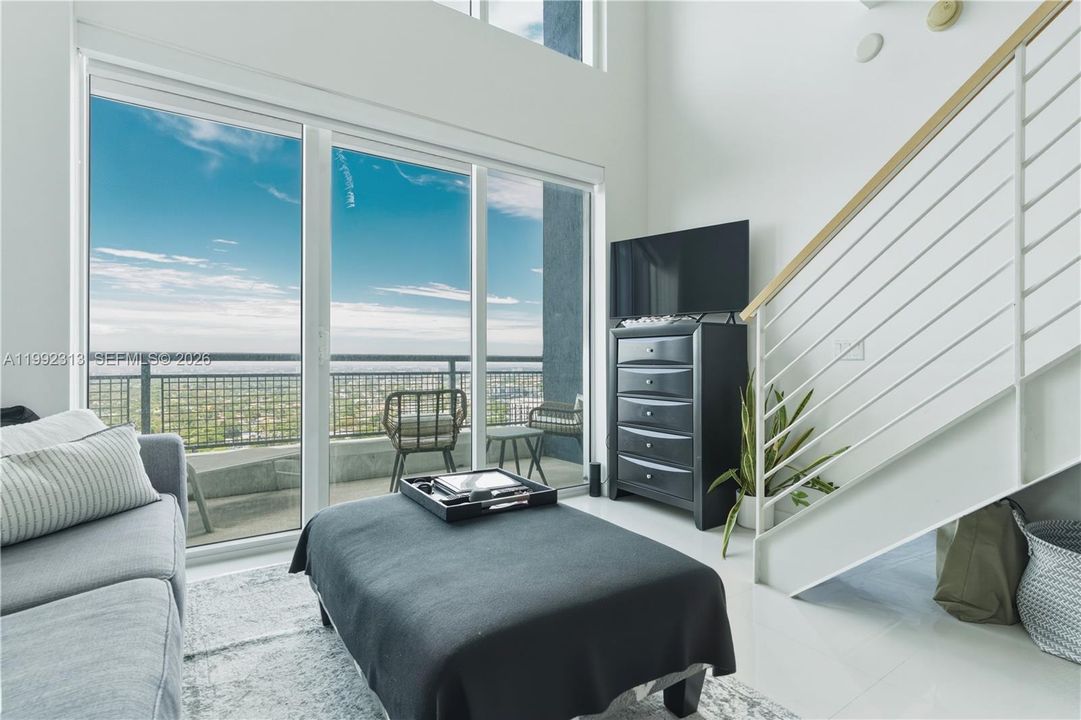 For Sale: $430,000 (1 beds, 1 baths, 663 Square Feet)