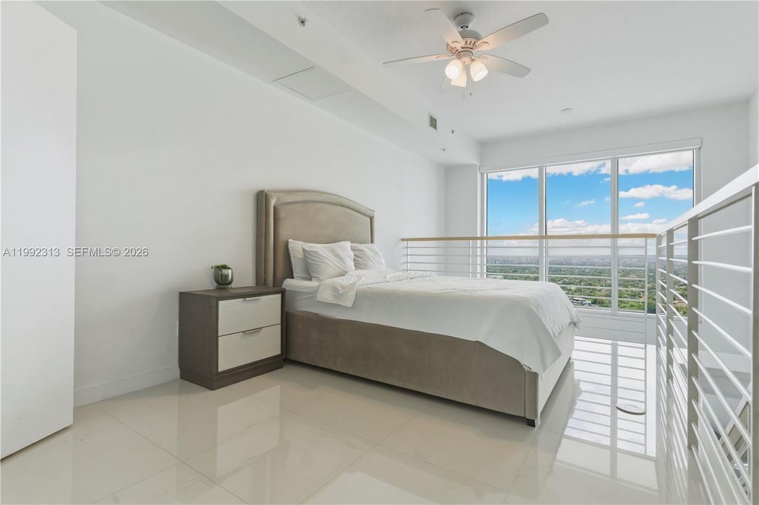For Sale: $430,000 (1 beds, 1 baths, 663 Square Feet)