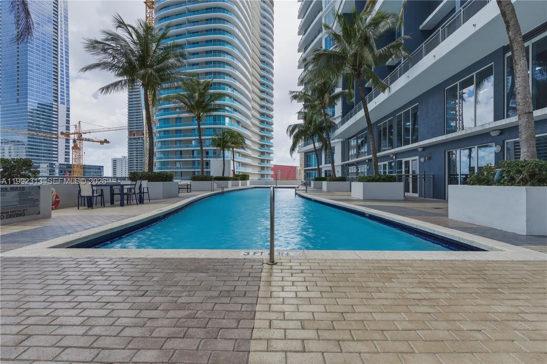 For Sale: $430,000 (1 beds, 1 baths, 663 Square Feet)
