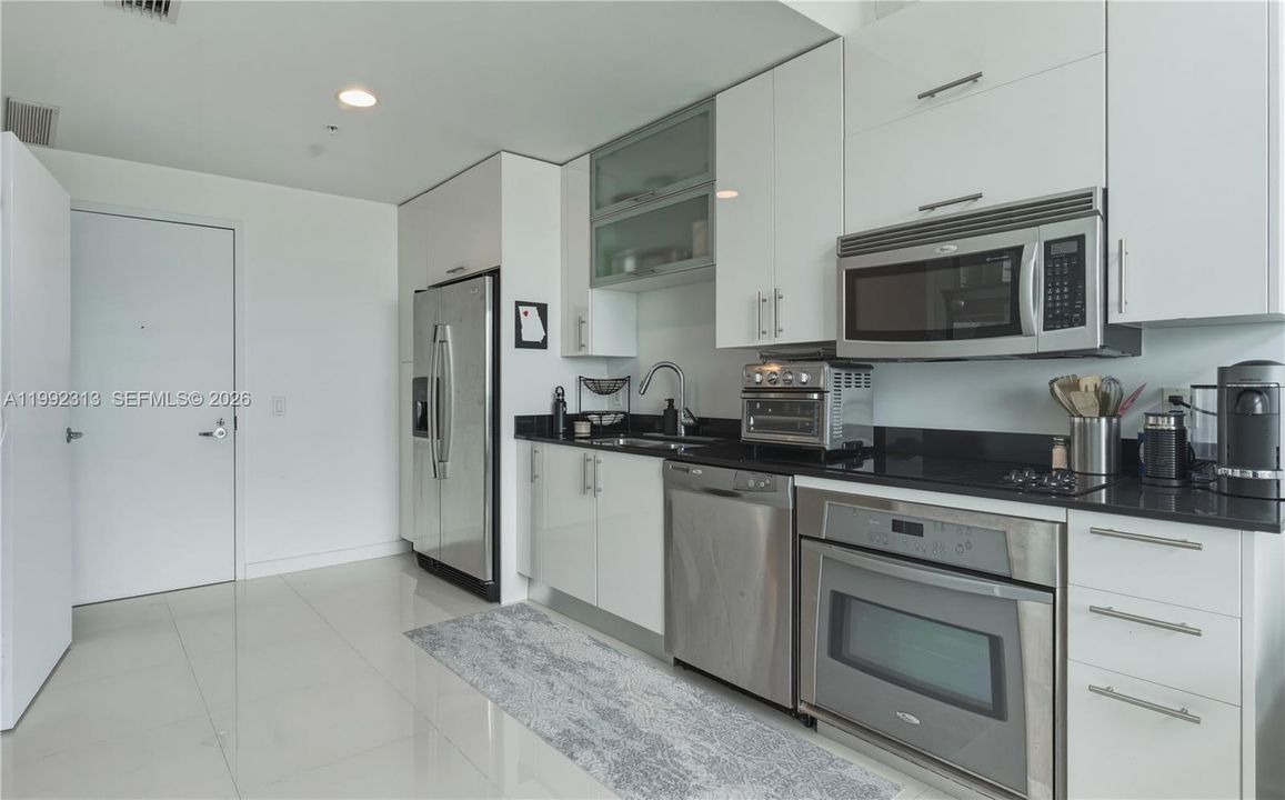 For Sale: $430,000 (1 beds, 1 baths, 663 Square Feet)