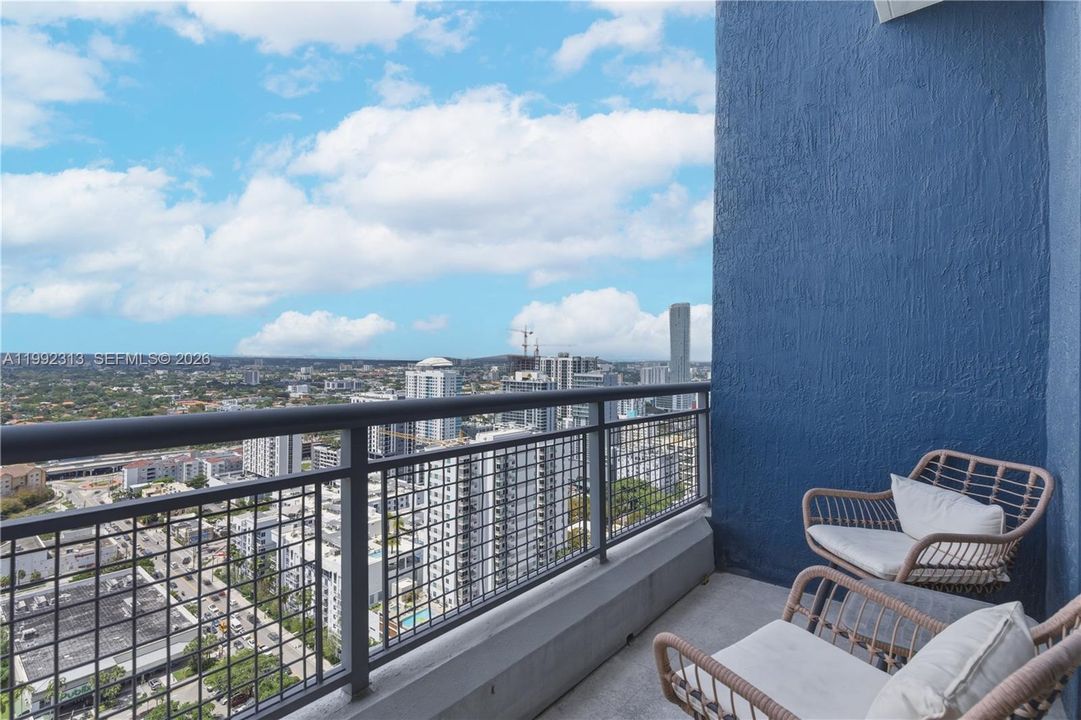 For Sale: $430,000 (1 beds, 1 baths, 663 Square Feet)