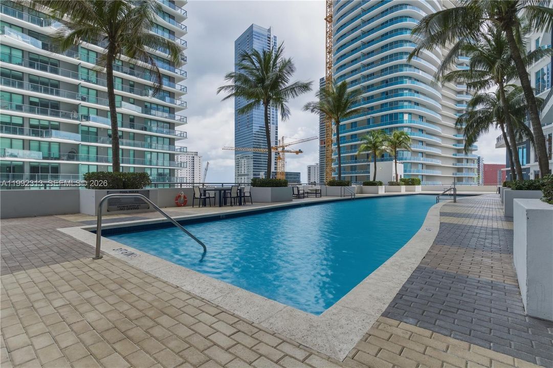 For Sale: $430,000 (1 beds, 1 baths, 663 Square Feet)
