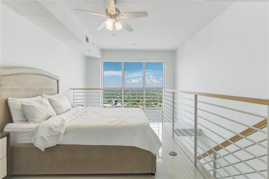 For Sale: $430,000 (1 beds, 1 baths, 663 Square Feet)