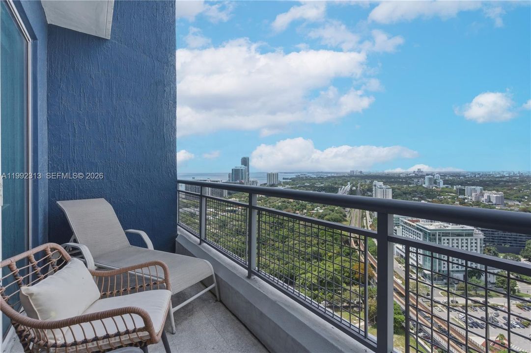 For Sale: $430,000 (1 beds, 1 baths, 663 Square Feet)