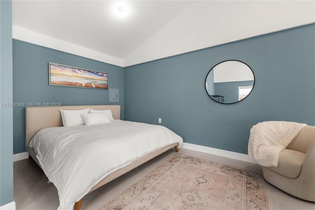 For Sale: $2,150,000 (5 beds, 4 baths, 2985 Square Feet)