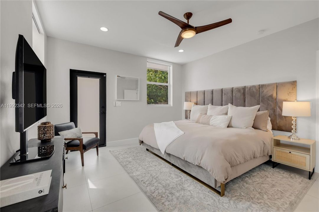 For Sale: $2,150,000 (5 beds, 4 baths, 2985 Square Feet)