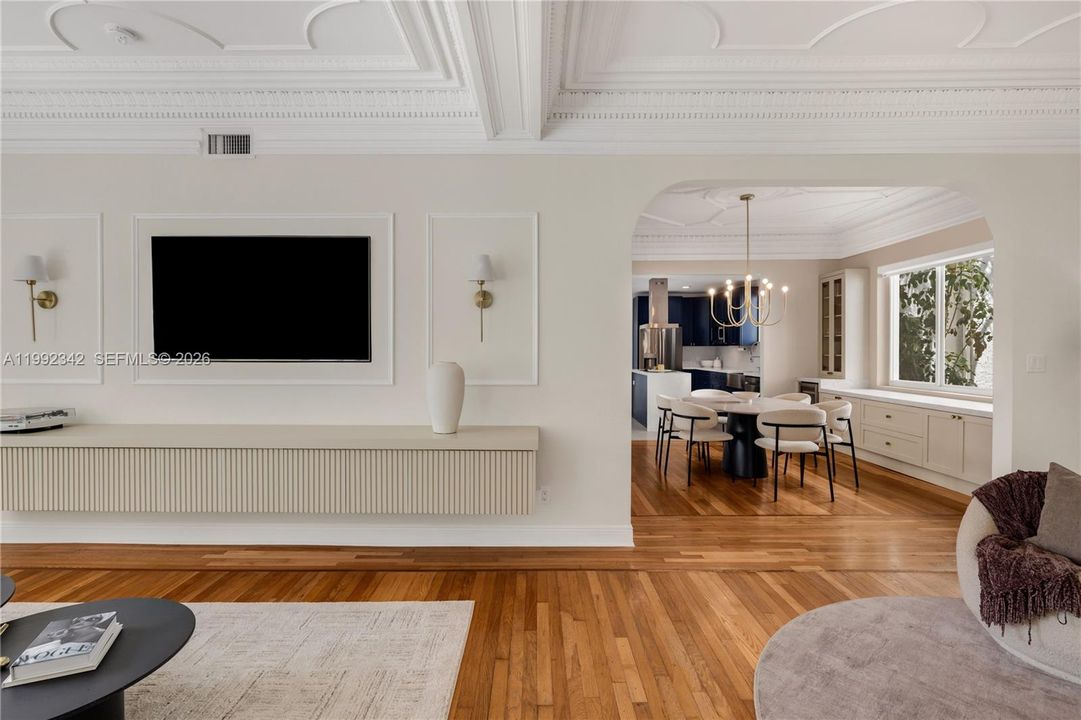 For Sale: $2,150,000 (5 beds, 4 baths, 2985 Square Feet)