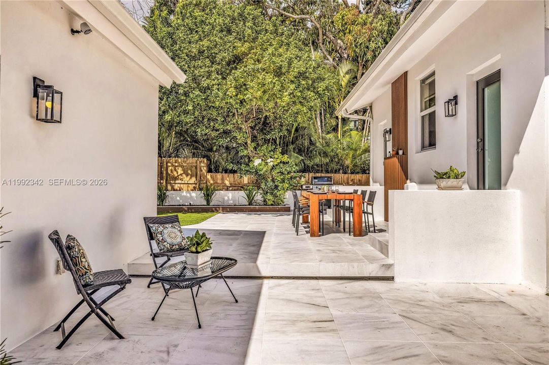 For Sale: $2,150,000 (5 beds, 4 baths, 2985 Square Feet)