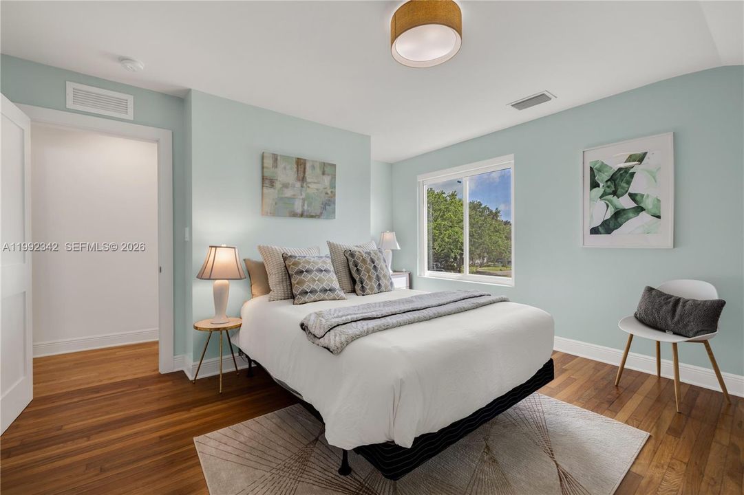 For Sale: $2,150,000 (5 beds, 4 baths, 2985 Square Feet)