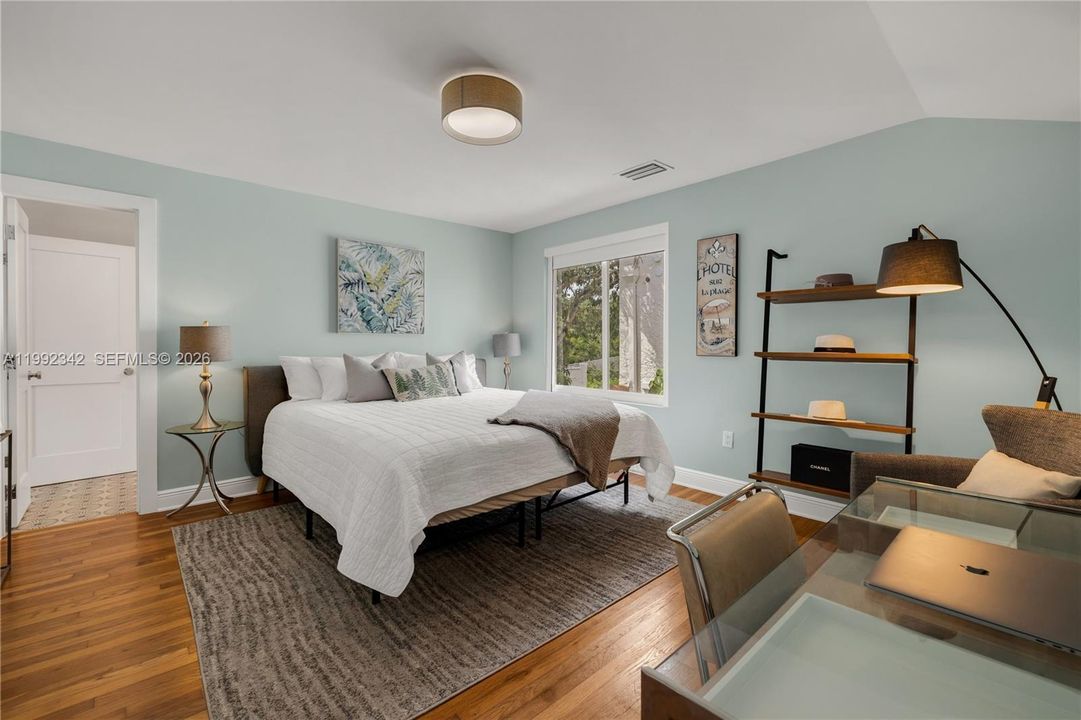 For Sale: $2,150,000 (5 beds, 4 baths, 2985 Square Feet)
