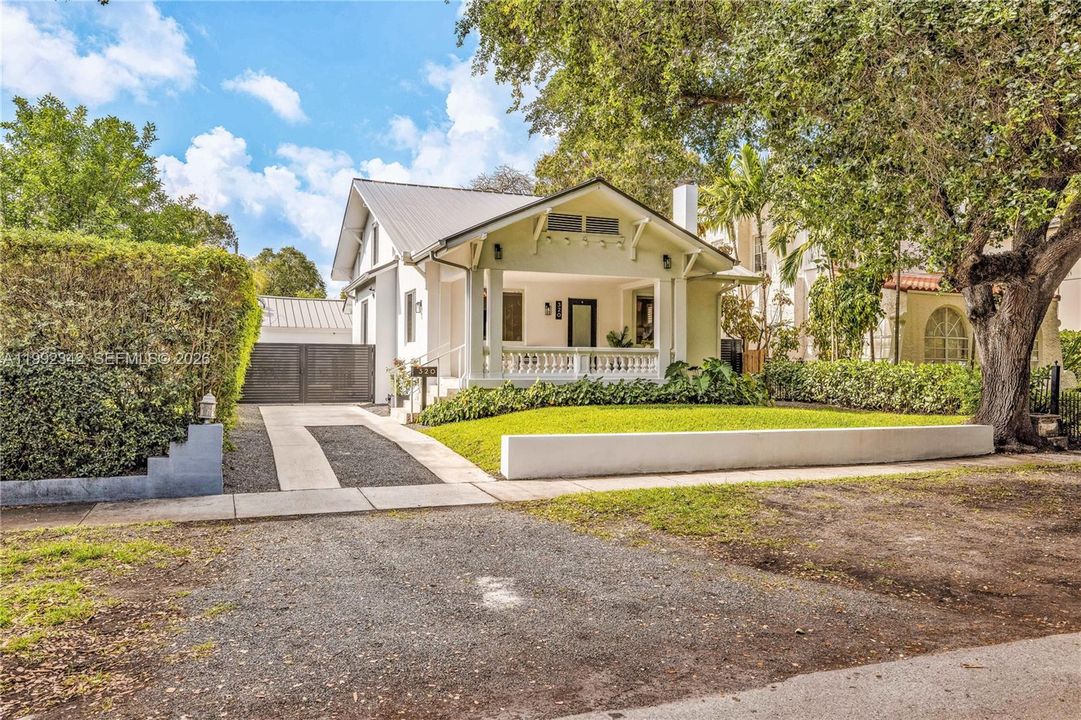 For Sale: $2,150,000 (5 beds, 4 baths, 2985 Square Feet)