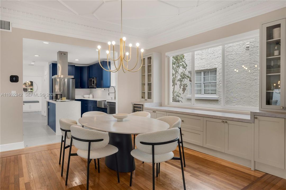 For Sale: $2,150,000 (5 beds, 4 baths, 2985 Square Feet)