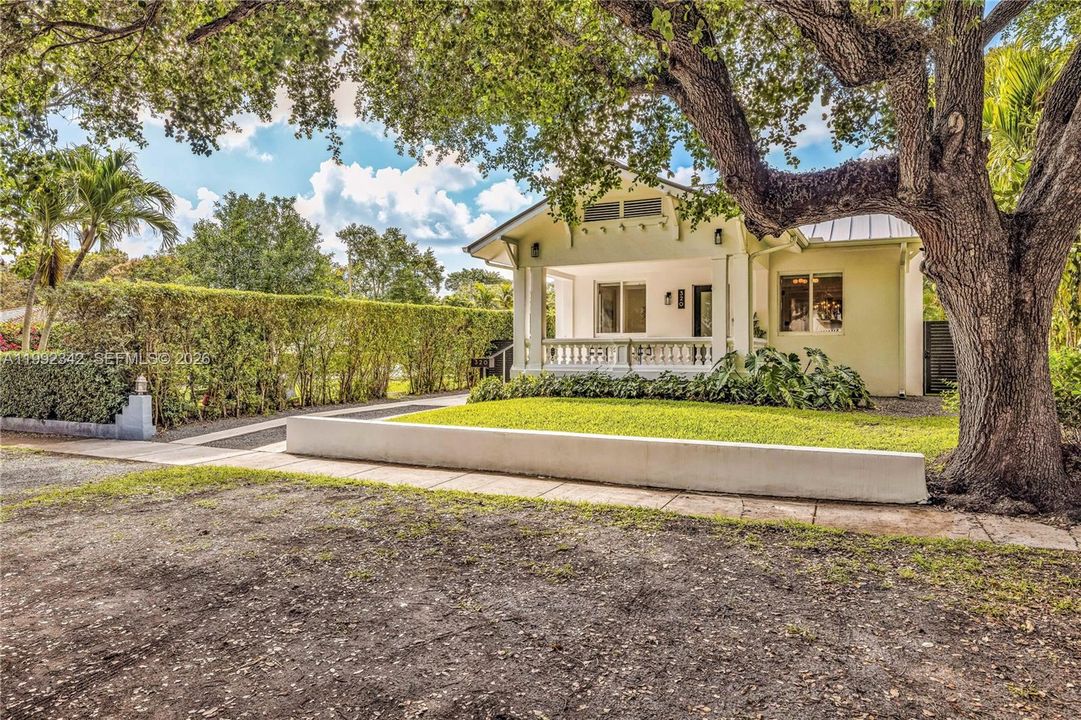 For Sale: $2,150,000 (5 beds, 4 baths, 2985 Square Feet)