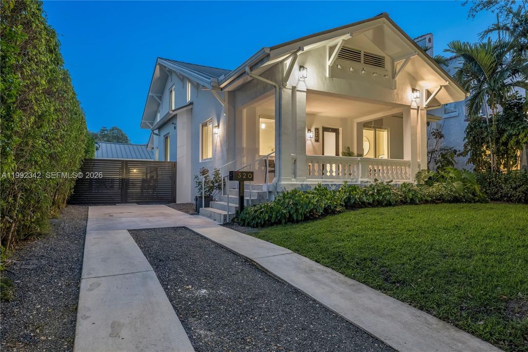 For Sale: $2,150,000 (5 beds, 4 baths, 2985 Square Feet)