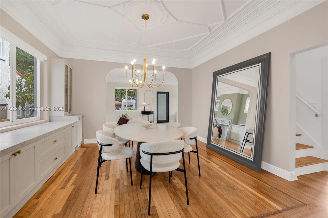 For Sale: $2,150,000 (5 beds, 4 baths, 2985 Square Feet)