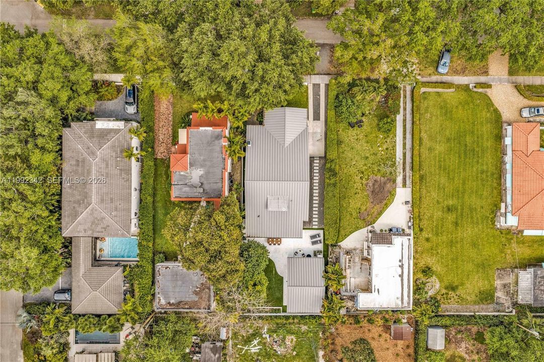 For Sale: $2,150,000 (5 beds, 4 baths, 2985 Square Feet)
