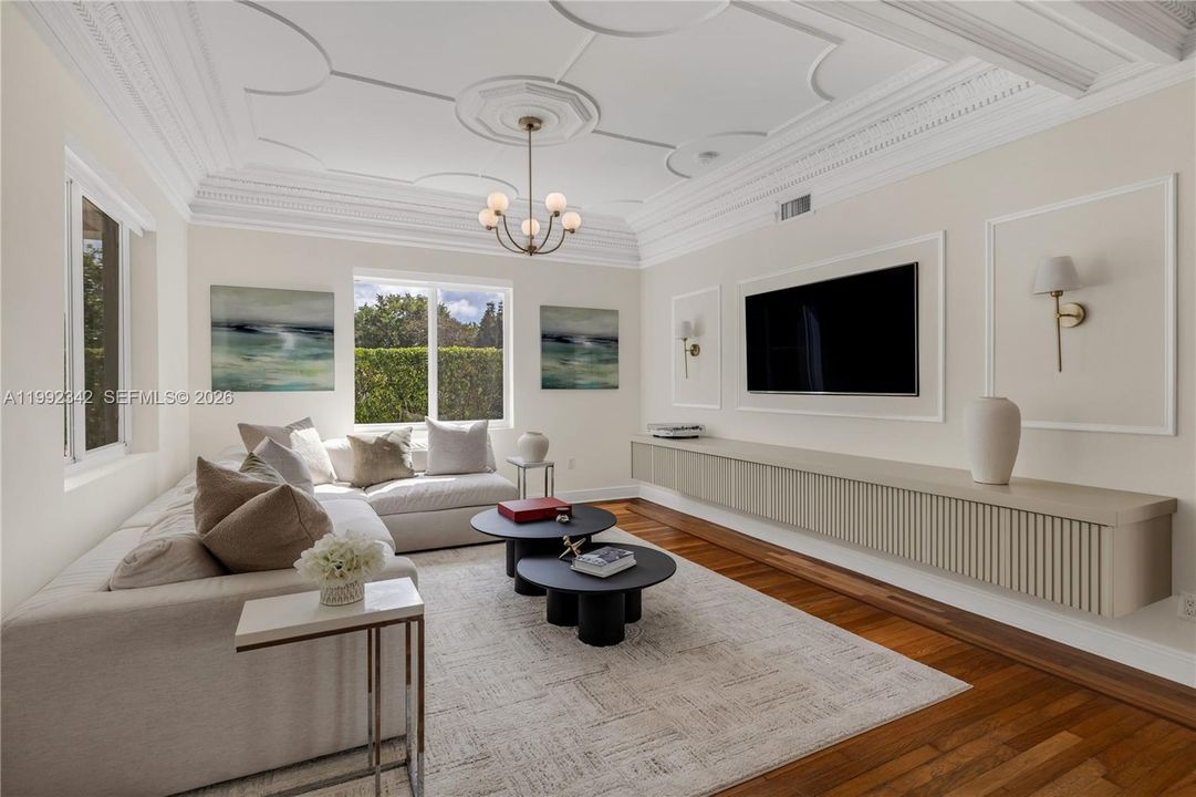 For Sale: $2,150,000 (5 beds, 4 baths, 2985 Square Feet)