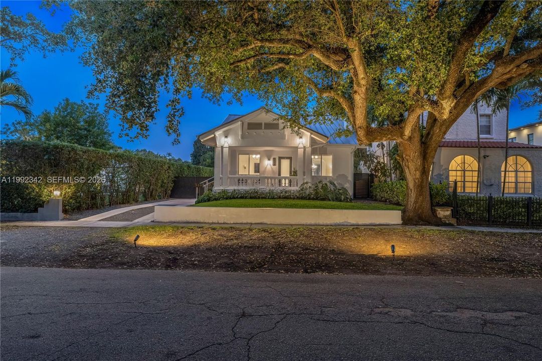 For Sale: $2,150,000 (5 beds, 4 baths, 2985 Square Feet)