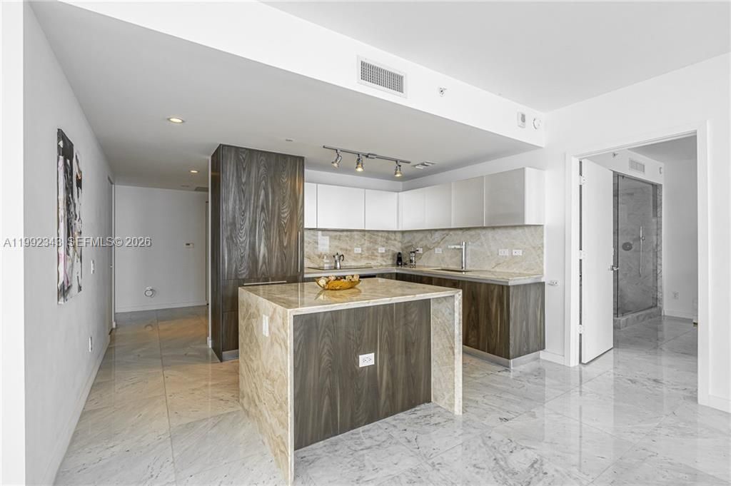 В аренду: $12,500 (3 спален, 3 ванн, 1634 Квадратных фут)