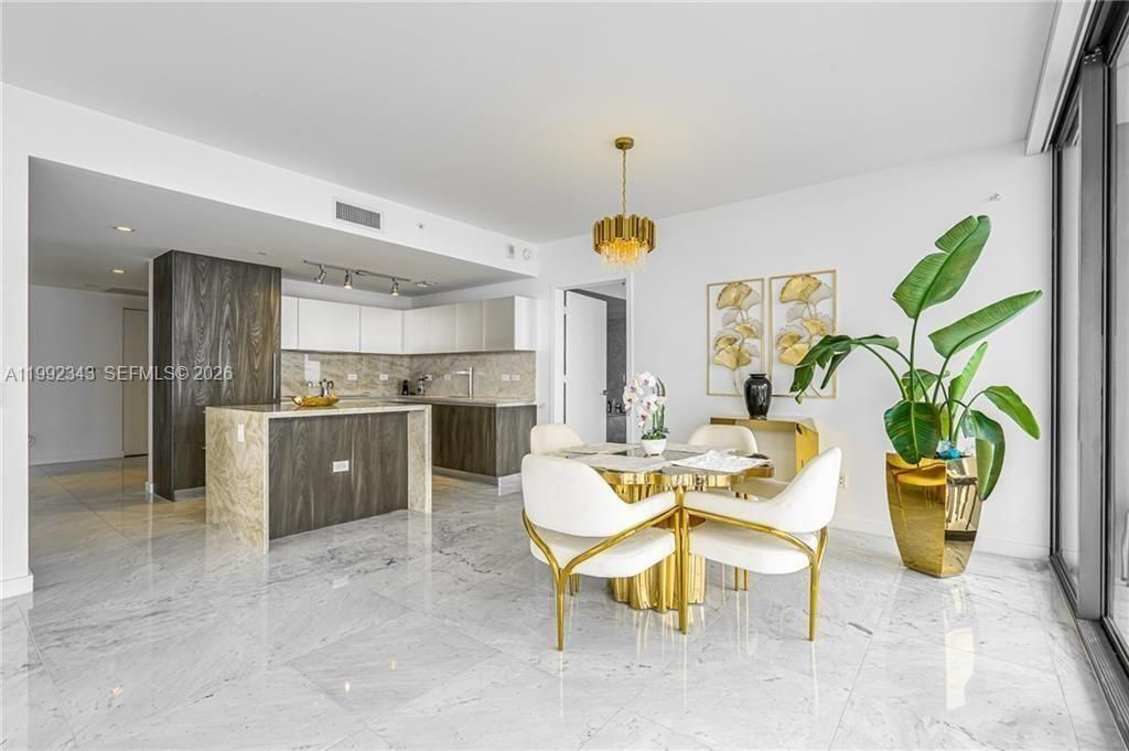 В аренду: $12,500 (3 спален, 3 ванн, 1634 Квадратных фут)