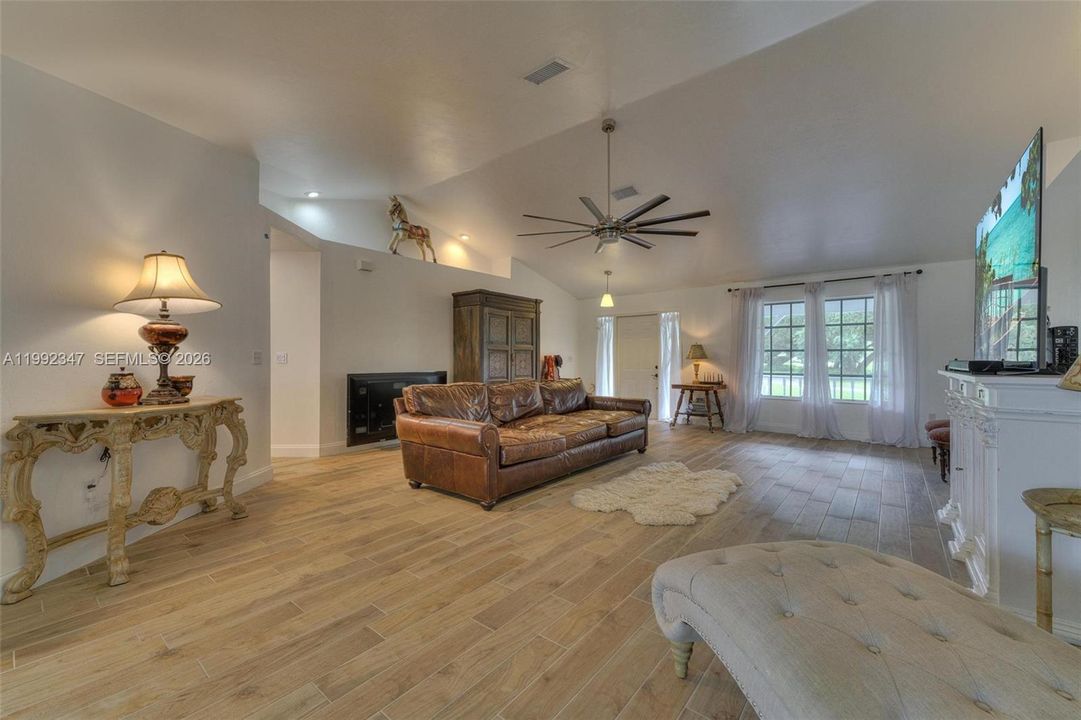 For Sale: $599,900 (3 beds, 2 baths, 2739 Square Feet)