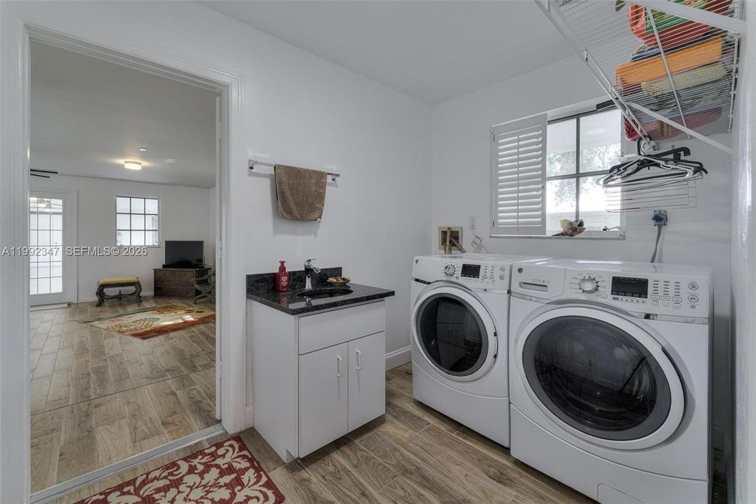 For Sale: $599,900 (3 beds, 2 baths, 2739 Square Feet)