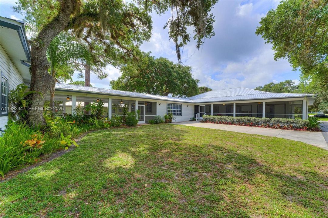 For Sale: $599,900 (3 beds, 2 baths, 2739 Square Feet)