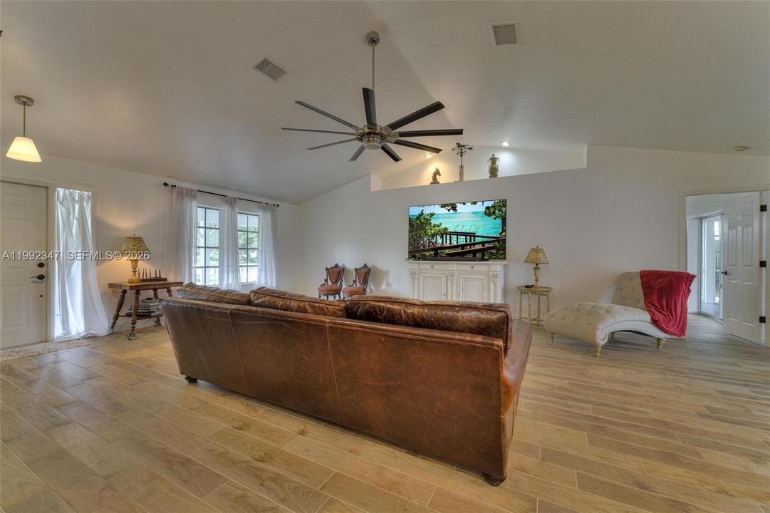 For Sale: $599,900 (3 beds, 2 baths, 2739 Square Feet)