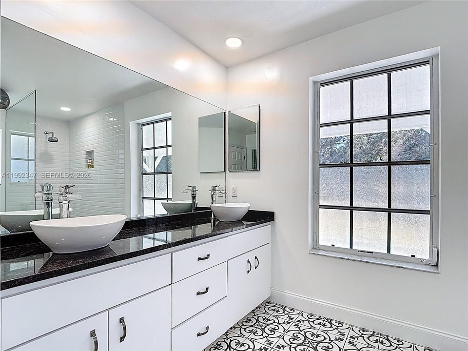 For Sale: $599,900 (3 beds, 2 baths, 2739 Square Feet)