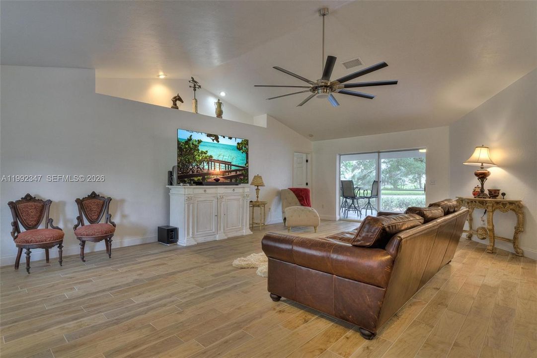 For Sale: $599,900 (3 beds, 2 baths, 2739 Square Feet)