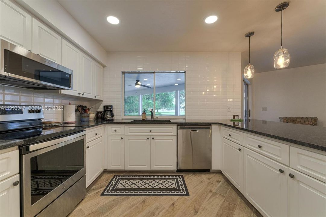 For Sale: $599,900 (3 beds, 2 baths, 2739 Square Feet)