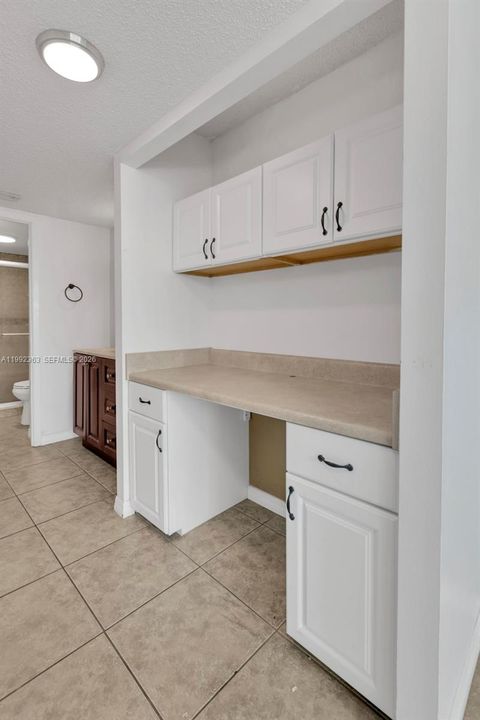 For Sale: $175,000 (1 beds, 1 baths, 1005 Square Feet)